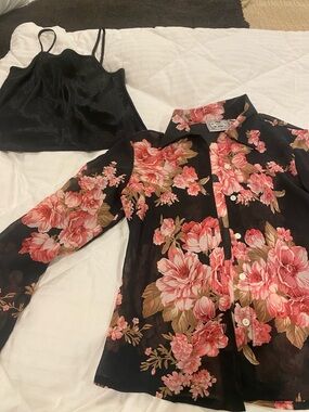Monkey wear girls 2 pc blouse set

Size girls 10